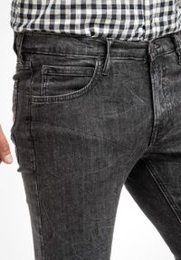 Lee - LEE LUKE MĘSKIE SPODNIE JEANSOWE ROCK ACID L719PZFA 112322416. Okazja: na co dzień, na spotkanie biznesowe. Wzór: kolorowy. Styl: rockowy #6