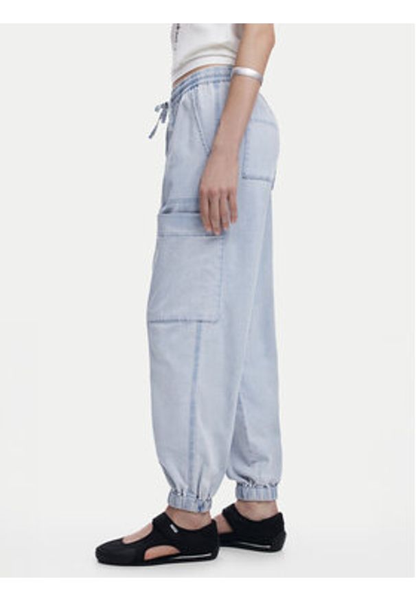 Desigual Jeansy Georgia 25SWDD42 Niebieski Loose Fit. Kolor: niebieski