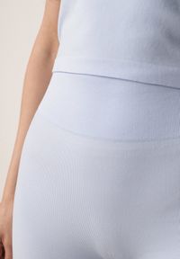 Born2be - Niebieskie Szorty Kolarki z Wysokim Stanem o Modelującym Fasonie Kimolodia. Okazja: na co dzień. Stan: podwyższony. Kolor: niebieski. Styl: casual #6