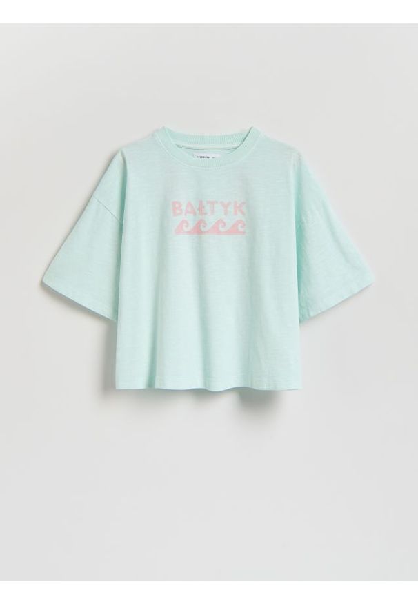 Reserved - Luźny t-shirt z nadrukiem - jasnoturkusowy. Kolor: turkusowy. Materiał: bawełna. Wzór: nadruk