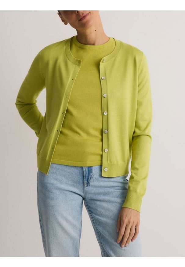 Reserved - Kardigan z wiskozą - zielony. Kolor: zielony. Materiał: wiskoza. Styl: klasyczny
