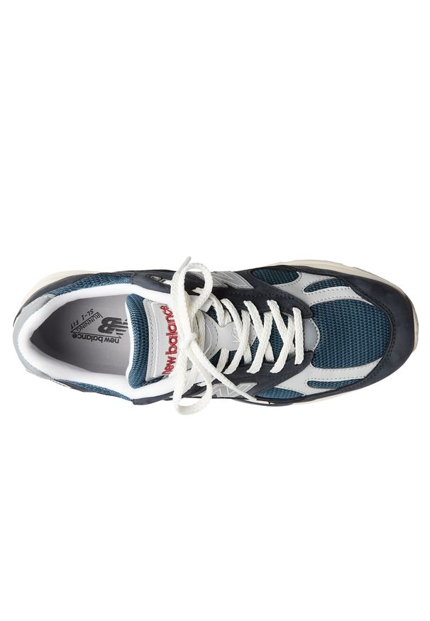 Buty unisex New Balance U991VN2 – granatowe. Kolor: niebieski. Materiał: skóra, guma. Szerokość cholewki: normalna. Sport: bieganie