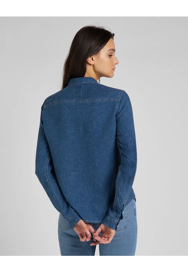 Lee - LEE REGULAR SHIRT DAMSKA KOSZULA JEANSOWA DŁUGI RĘKAW ARCTIC ICE L46AUGUW 112145212. Materiał: jeans. Długość rękawa: długi rękaw. Długość: długie