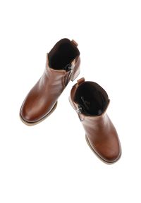 Brązowe Botki Lemar Ocieplane Skórzane Buty Na Obcasie. Kolor: brązowy. Materiał: skóra. Szerokość cholewki: normalna. Sezon: jesień. Obcas: na obcasie. Styl: elegancki. Wysokość obcasa: średni #3