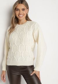 Born2be - Jasnobeżowy Sweter z Wełną Ozdobiony Splotem i Ściągaczami Terevella. Okazja: na co dzień. Kolor: beżowy. Materiał: wełna. Długość rękawa: długi rękaw. Długość: długie. Wzór: aplikacja, ze splotem. Styl: casual, elegancki