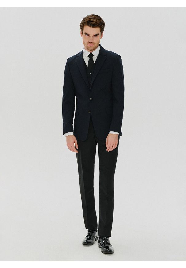 Pako Lorente - PAKO LORENTE – Czarne spodnie smokingowe. Okazja: na wesele, na ślub cywilny, na sylwestra. Kolor: czarny. Styl: elegancki