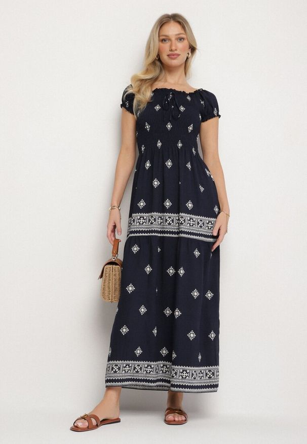 Born2be - Granatowa Sukienka z Wiskozy ze Wzorem Boho Ellirose. Okazja: na co dzień. Kolor: niebieski. Materiał: wiskoza. Wzór: aplikacja. Sezon: wiosna. Styl: boho