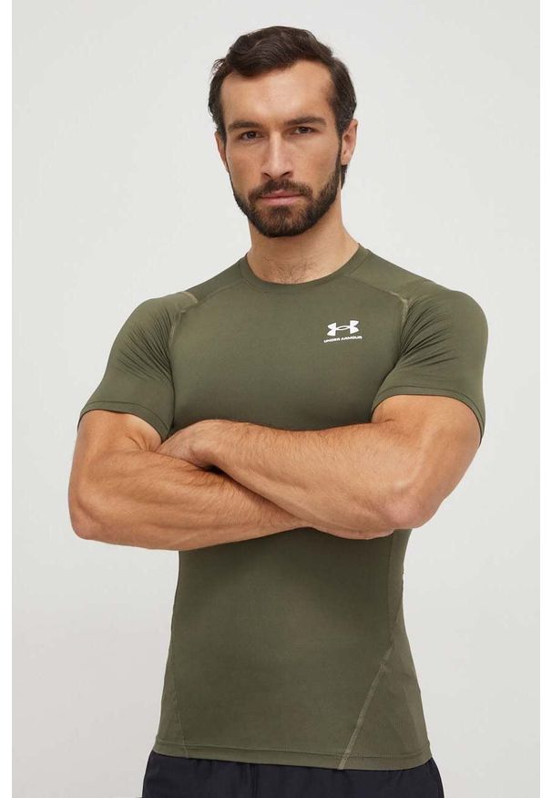 Under Armour t-shirt treningowy kolor zielony gładki. Kolor: zielony. Materiał: skóra, materiał. Długość rękawa: raglanowy rękaw. Wzór: gładki