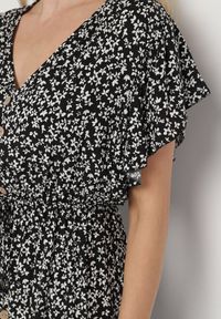Born2be - Czarna Bawełniana Sukienka z Gumką w Talii w Drobne Kwiatki Nulinea. Okazja: na co dzień. Typ kołnierza: dekolt w serek. Kolor: czarny. Materiał: bawełna. Wzór: kwiaty. Typ sukienki: rozkloszowane. Styl: elegancki, casual, klasyczny #6