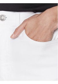 Calvin Klein Szorty jeansowe K20K205170 Biały Regular Fit. Kolor: biały. Materiał: lyocell, jeans, bawełna