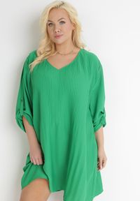 Born2be - Zielona Rozkloszowana Sukienka Mini z Plisowaniem Telesi. Kolekcja: plus size. Kolor: zielony. Długość rękawa: długi rękaw. Typ sukienki: dla puszystych. Długość: mini #1