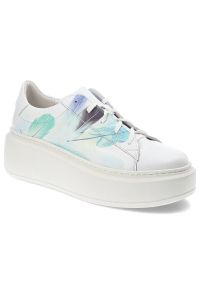 Białe Sneakersy Armodo Stylowe Obuwie Damskie Z Nadrukiem. Okazja: na co dzień. Kolor: biały. Materiał: jeans. Wzór: nadruk. Sezon: lato