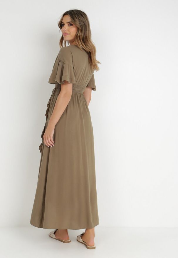 Born2be - Ciemnozielona Sukienka z Wiskozy Aeraste. Kolor: zielony. Materiał: wiskoza. Wzór: aplikacja. Typ sukienki: asymetryczne, kopertowe. Długość: maxi