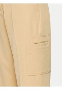 DKNY Spodnie materiałowe UB4PX263 Beżowy Regular Fit. Kolor: beżowy. Materiał: syntetyk #3