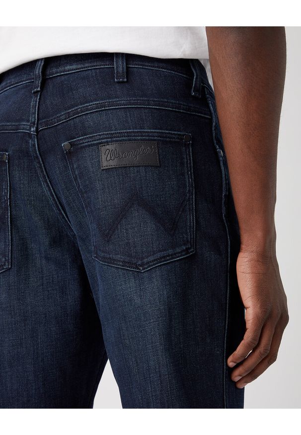 Wrangler - WRANGLER RIVER MĘSKIE SPODNIE JEANSOWE DUSKY NIGHT 112341406 W17T007111