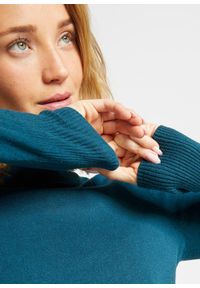 bonprix - Sweter basic ze stójką, z bawełny z recyklingu. Typ kołnierza: kołnierzyk stójkowy. Kolor: niebieski. Materiał: bawełna. Wzór: gładki, ze splotem #3