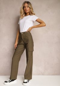 Renee - Ciemnozielone Spodnie o Szerokim Fasonie z Kieszeniami w Stylu Cargo Adileva. Kolor: zielony. Długość: długie. Styl: elegancki