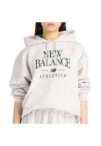 Bluza damska New Balance WT61U6QSAHH - szara. Okazja: na co dzień. Kolor: szary. Materiał: dresówka, poliester, bawełna, prążkowany. Wzór: napisy. Styl: casual, klasyczny #1