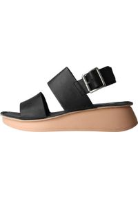 Clarks - Sandały CLARKS VELHILL STRAP Czarny. Kolor: czarny. Materiał: skóra. Sezon: lato