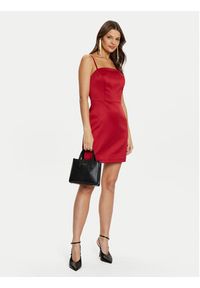 Guess Sukienka koktajlowa W5RK42 WH0M2 Czerwony Slim Fit. Kolor: czerwony. Materiał: syntetyk. Styl: wizytowy