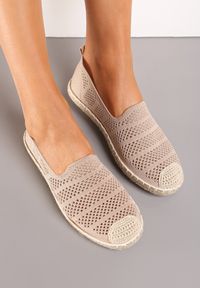 Born2be - Ciemnobeżowe Espadryle z Plecionką i Ażurowym Zdobieniem Lanivesa. Okazja: na co dzień, na spacer. Kolor: beżowy. Materiał: jeans, materiał, len. Szerokość cholewki: normalna. Wzór: ażurowy, aplikacja. Sezon: wiosna, lato. Styl: wakacyjny, casual, klasyczny, elegancki #5