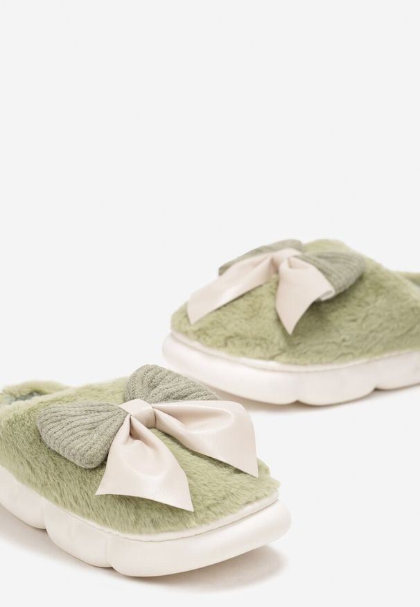 Born2be - Zielone Zimowe Kapcie z Futerka Ozdobione Kokardą Nilgedi. Kolor: zielony. Materiał: futro. Wzór: aplikacja. Sezon: zima