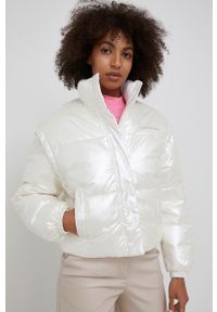 Calvin Klein Jeans Kurtka damska kolor biały zimowa. Okazja: na co dzień. Kolor: biały. Sezon: zima. Styl: casual