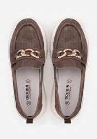 Renee - Brązowe Perforowane Mokasyny ze Skóry Naturalnej z Aplikacją na Platformie Heilarta. Kolor: brązowy. Materiał: skóra. Szerokość cholewki: normalna. Wzór: aplikacja. Obcas: na platformie #6