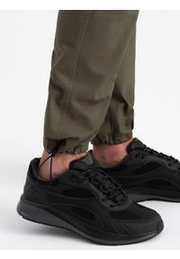 Ombre Clothing - Spodnie męskie z kieszeniami cargo i ściągaczem na dole nogawki - ciemnooliwkowe V1 OM-PACG-0189 - XXL. Kolor: oliwkowy. Materiał: bawełna, elastan #8