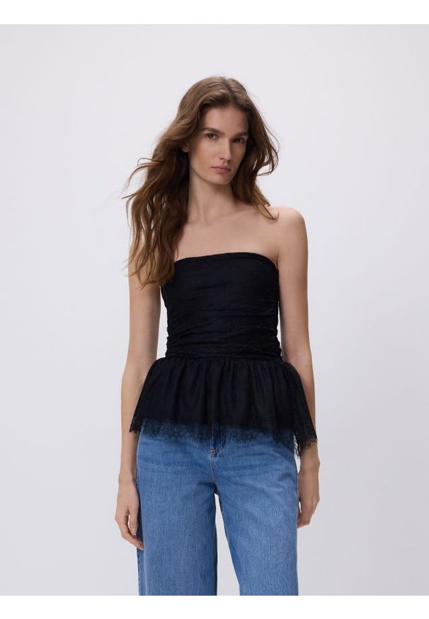 Reserved - Top z koronką - czarny. Kolor: czarny. Materiał: koronka. Wzór: koronka