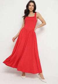 Born2be - Czerwona Sukienka z Wiskozą o Rozkloszowanym Kroju z Kwadratowym Dekoltem Tilvia. Okazja: na co dzień. Typ kołnierza: dekolt kwadratowy. Kolor: czerwony. Materiał: wiskoza. Długość rękawa: na ramiączkach. Sezon: lato. Styl: casual #1