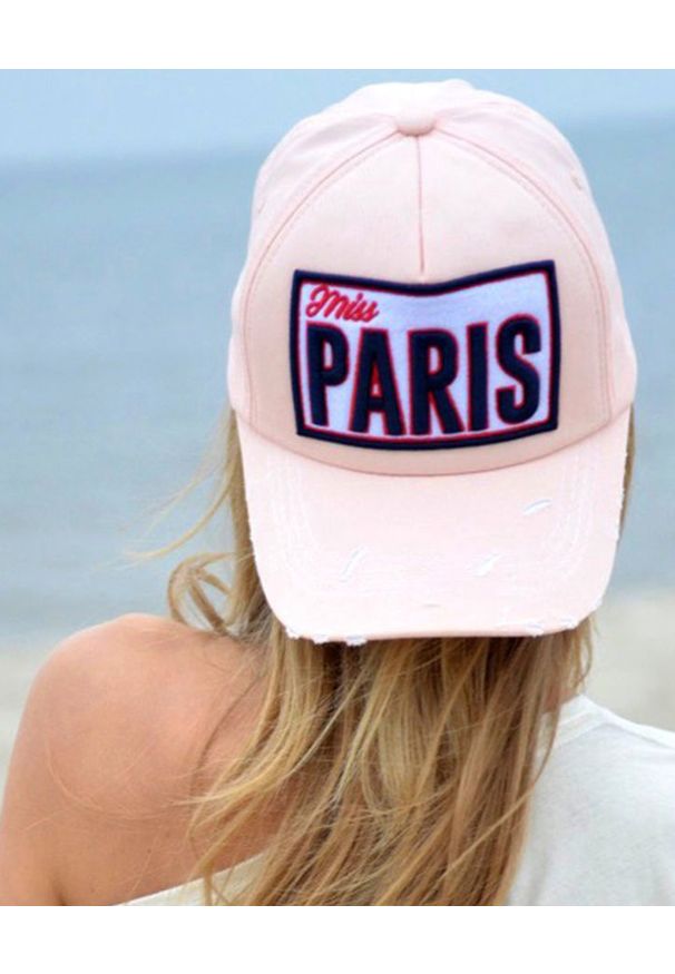 MISS PARIS - Czapka Miss Paris - EDYCJA LIMITOWANA. Kolor: różowy, wielokolorowy, fioletowy. Materiał: bawełna. Wzór: aplikacja, napisy, haft. Styl: elegancki