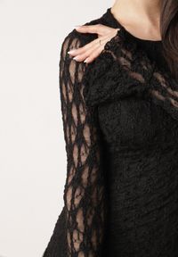 Born2be - Czarna Sukienka Koronkowa z Rozkloszowanymi Rękawami Cinatea. Okazja: na co dzień. Typ kołnierza: kokarda. Kolor: czarny. Materiał: koronka. Typ sukienki: proste. Styl: casual #3