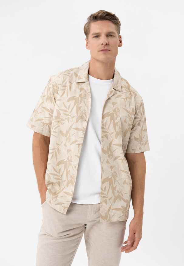 Volcano - Koszula z wzorem, Comfort Fit, C-STIM. Kolor: beżowy. Materiał: materiał. Długość rękawa: krótki rękaw. Długość: krótkie. Sezon: lato. Styl: klasyczny, wakacyjny