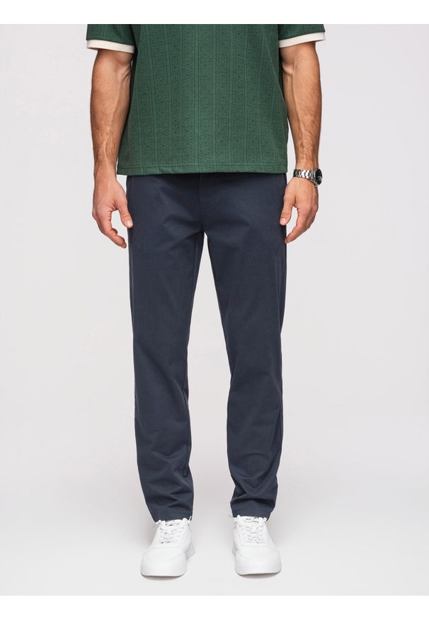 Ombre Clothing - Męskie jednolite spodnie chino REGULAR FIT – granatowe V4 - Rozmiar: S. Okazja: na co dzień, do pracy. Kolor: niebieski. Materiał: materiał, bawełna, elastan. Wzór: jednolity. Styl: elegancki, casual