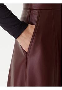 Guess Spódnica z imitacji skóry W5BD71 K8S30 Brązowy Regular Fit. Kolor: brązowy. Materiał: skóra