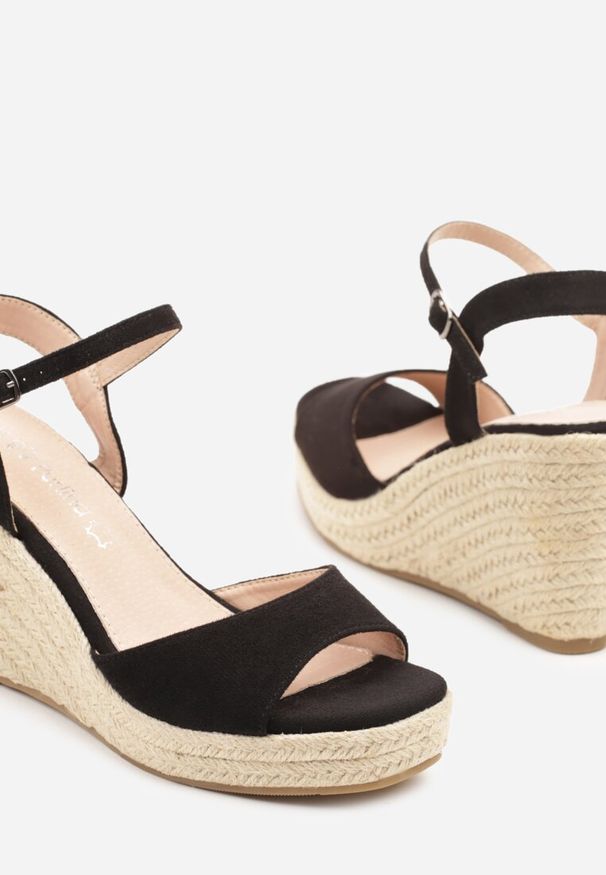 Renee - Czarne Sandały na Koturnie z Plecionką i Skórzaną Wkładką w Stylu Boho Novalea. Okazja: na co dzień. Zapięcie: sprzączka. Kolor: czarny. Materiał: skóra. Sezon: lato. Obcas: na koturnie. Styl: boho