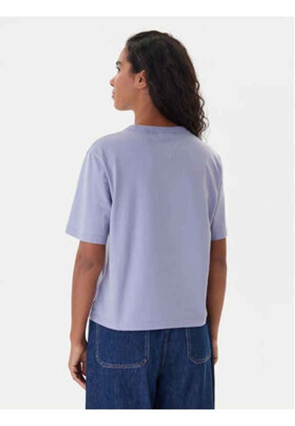 Tommy Jeans T-Shirt Badge DW0DW22202 Niebieski Boxy Fit. Kolor: niebieski. Materiał: bawełna