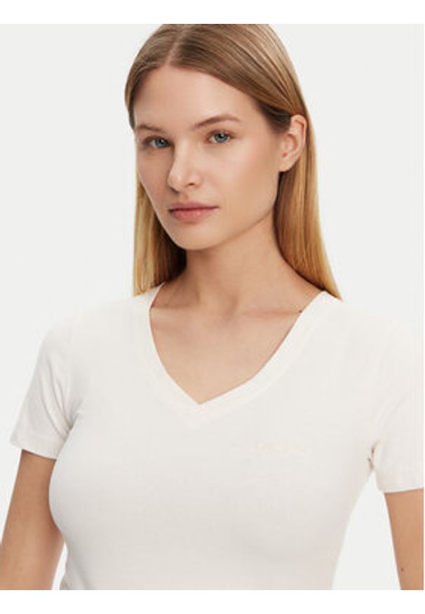Guess T-Shirt O5GI00 KBBU1 Écru Boxy Fit. Materiał: bawełna