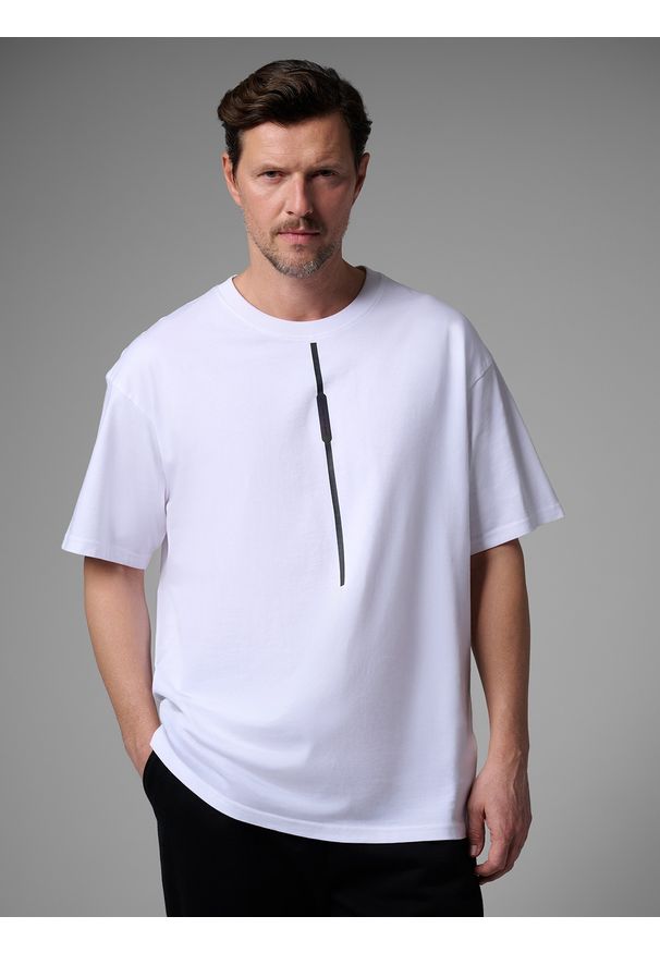 4f - 4F T-shirt loose z nadrukiem męski 4F x Robert Lewandowski - biały S. Okazja: na co dzień. Kolor: biały. Materiał: bawełna, materiał. Wzór: nadruk. Styl: casual, sportowy
