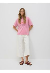 Reserved - T-shirt z nadrukiem - różowy. Kolor: różowy. Materiał: bawełna, dzianina. Wzór: nadruk