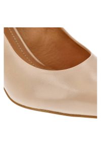 Beżowe Szpilki Szydłowski Eleganckie Obuwie Damskie. Okazja: na co dzień. Zapięcie: bez zapięcia. Kolor: beżowy. Materiał: skóra. Szerokość cholewki: normalna. Obcas: na szpilce. Styl: elegancki. Wysokość obcasa: średni #5