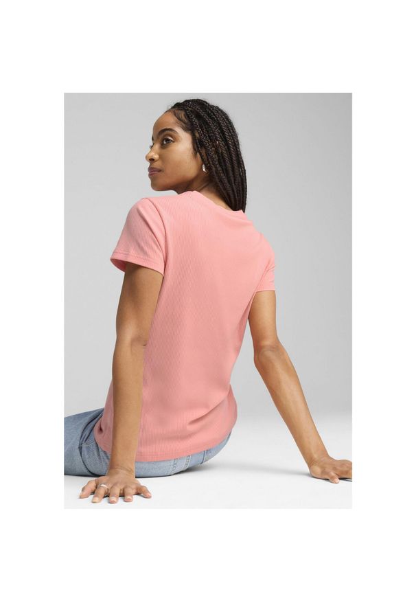 Puma - Damska koszulka prążkowana ESS ELEVATED PUMA Pink Fruit. Kolor: różowy. Materiał: prążkowany. Wzór: haft