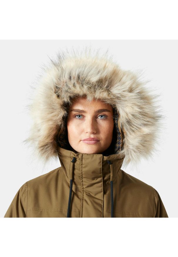 Parka damska z kapturem Helly Hansen Coastal. Typ kołnierza: kaptur. Kolor: beżowy, wielokolorowy, brązowy. Sezon: zima. Sport: narciarstwo