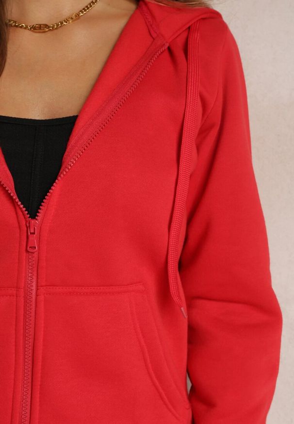 Renee - Czerwona Bluza z Kapturem Zapinana na Suwak Edan. Okazja: na co dzień. Typ kołnierza: kaptur. Kolor: czerwony. Materiał: polar, jeans. Styl: casual, klasyczny, sportowy