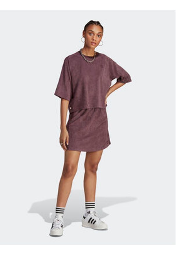 Adidas - adidas Spódnica dresowa adicolor Classics Suede HM1687 Bordowy Slim Fit. Kolor: czerwony. Materiał: syntetyk