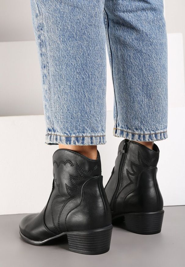 Born2be - Czarne Casualowe Botki Kowbojki na Słupku o Niskiej Cholewce Zinlavelle. Okazja: na co dzień. Kolor: czarny. Materiał: bawełna, jedwab, jeans. Szerokość cholewki: normalna. Obcas: na słupku. Styl: casual