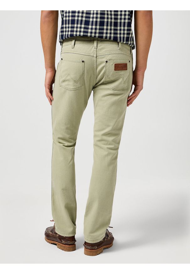 Wrangler - MESKIE SPODNIE WRANGLER GREENSBORO TEA 112362440