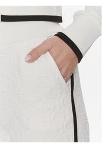 Guess Spodnie dresowe Cheri V4RB08 KBSL0 Biały Regular Fit. Kolor: biały. Materiał: syntetyk #2