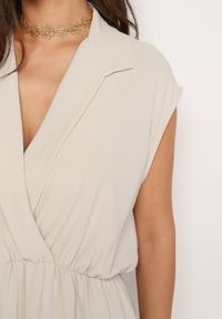 Born2be - Beżowy Kombinezon z Nakładkowym Dekoltem i Gumką w Talii Nansaliah. Kolor: beżowy #7
